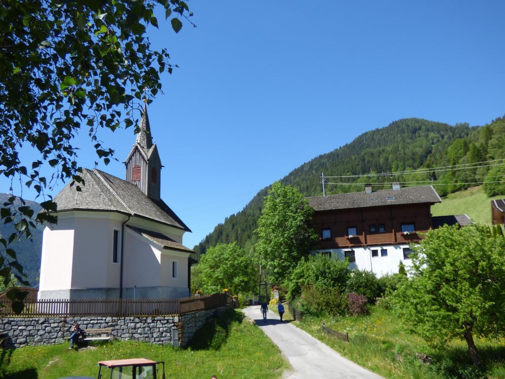 Gasthof Dorfschenke Stall Luaran gambar